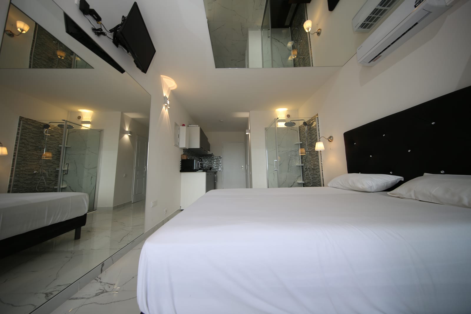 Chambre nuit location naturiste Cap d'Agde