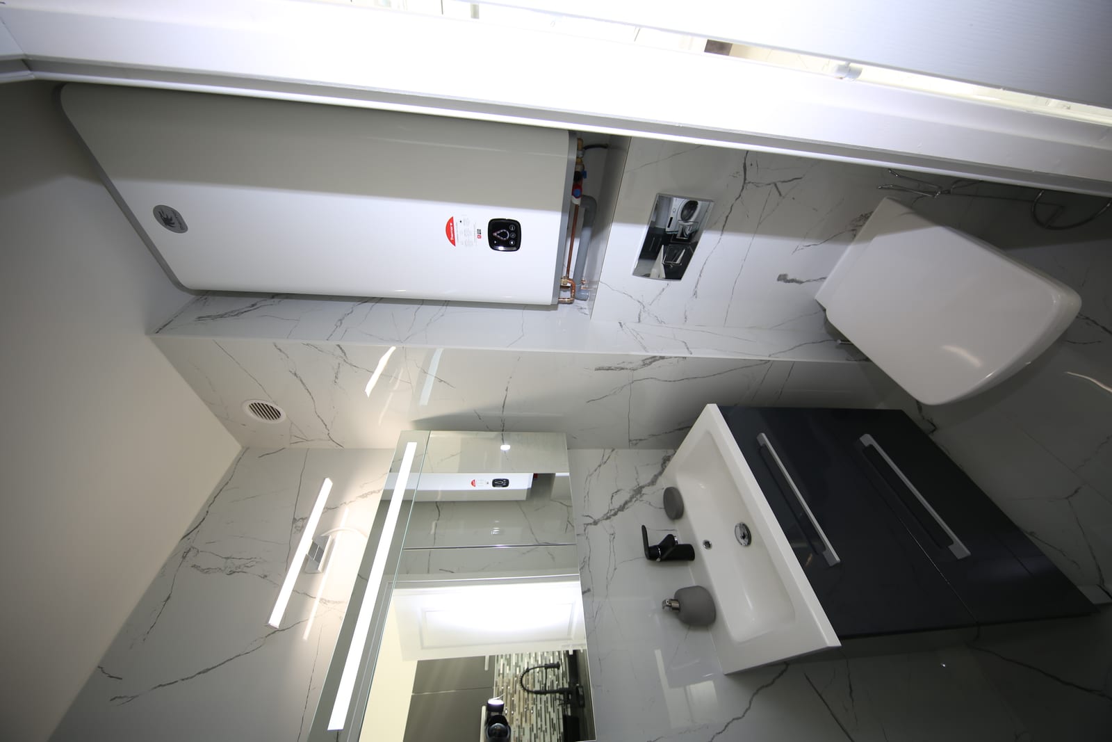 Salle de bain studio naturiste Cap d'Agde