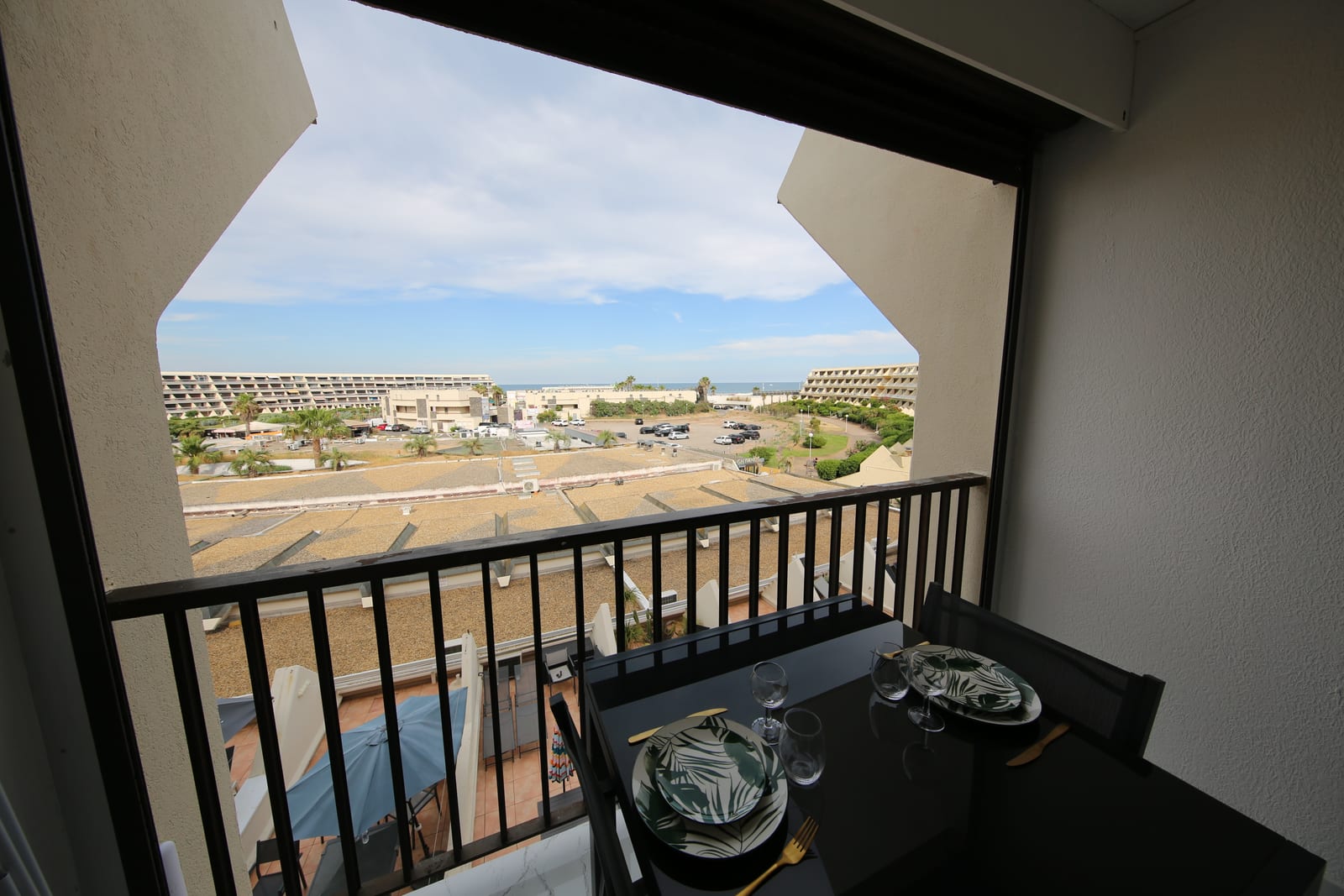 Terrasse avec vue — village naturiste Cap d'Agde nudisme
